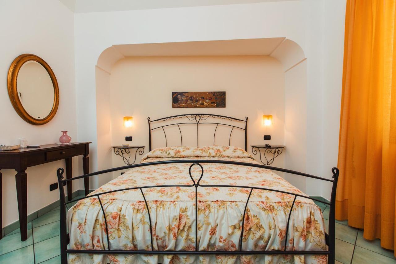 Roccia Fiorita Hotel Furore Bagian luar foto