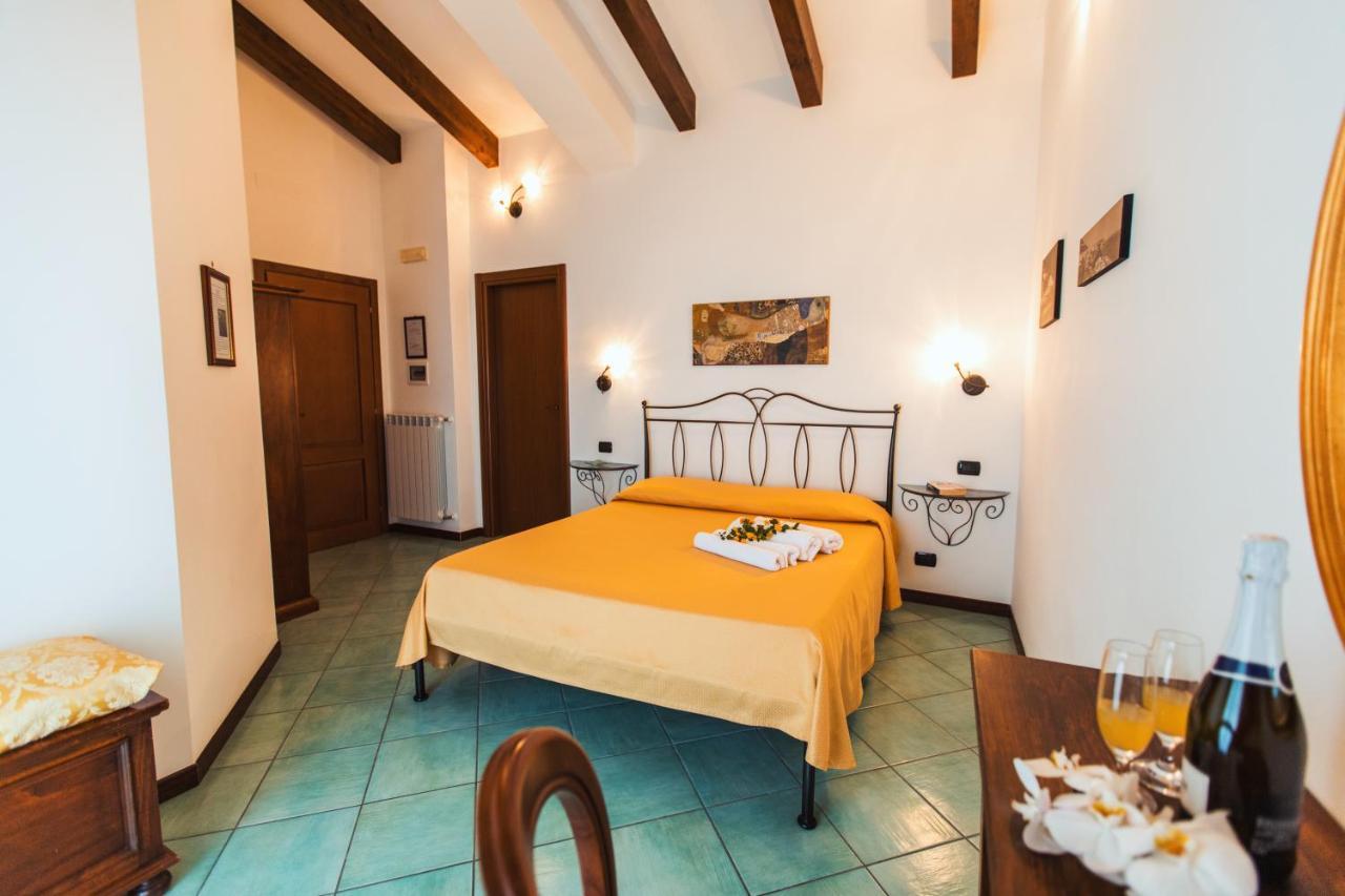 Roccia Fiorita Hotel Furore Bagian luar foto